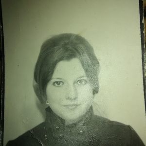 Meet your Posher, Mona